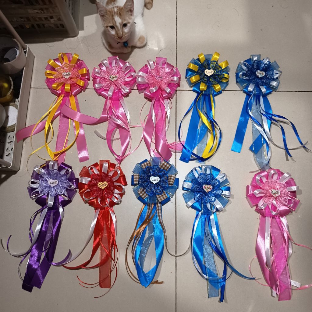 Rosette Bros Bulat besar juntai pita & pin