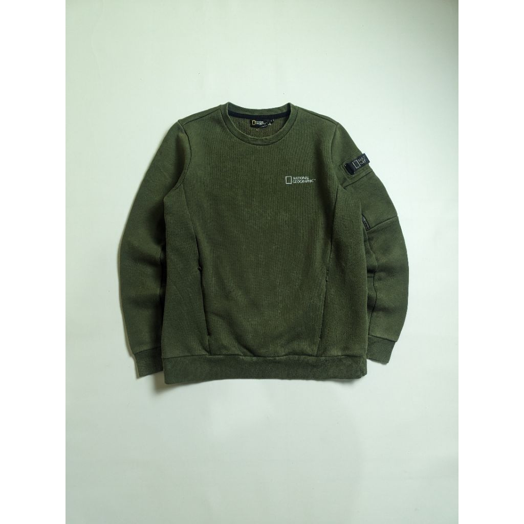 Crewneck National Geographic Patch Reflektif Saku Samping