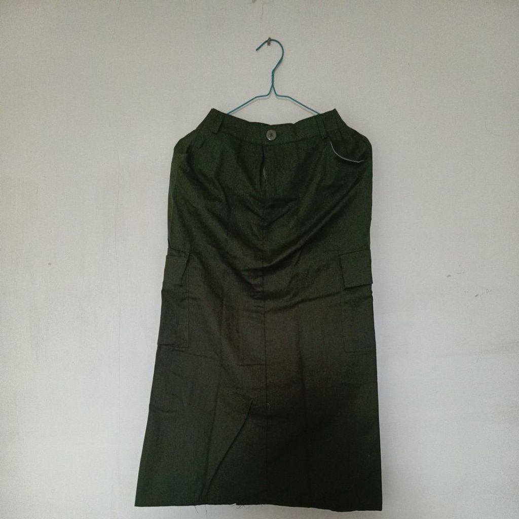 rok cargo warna hijau army preloved