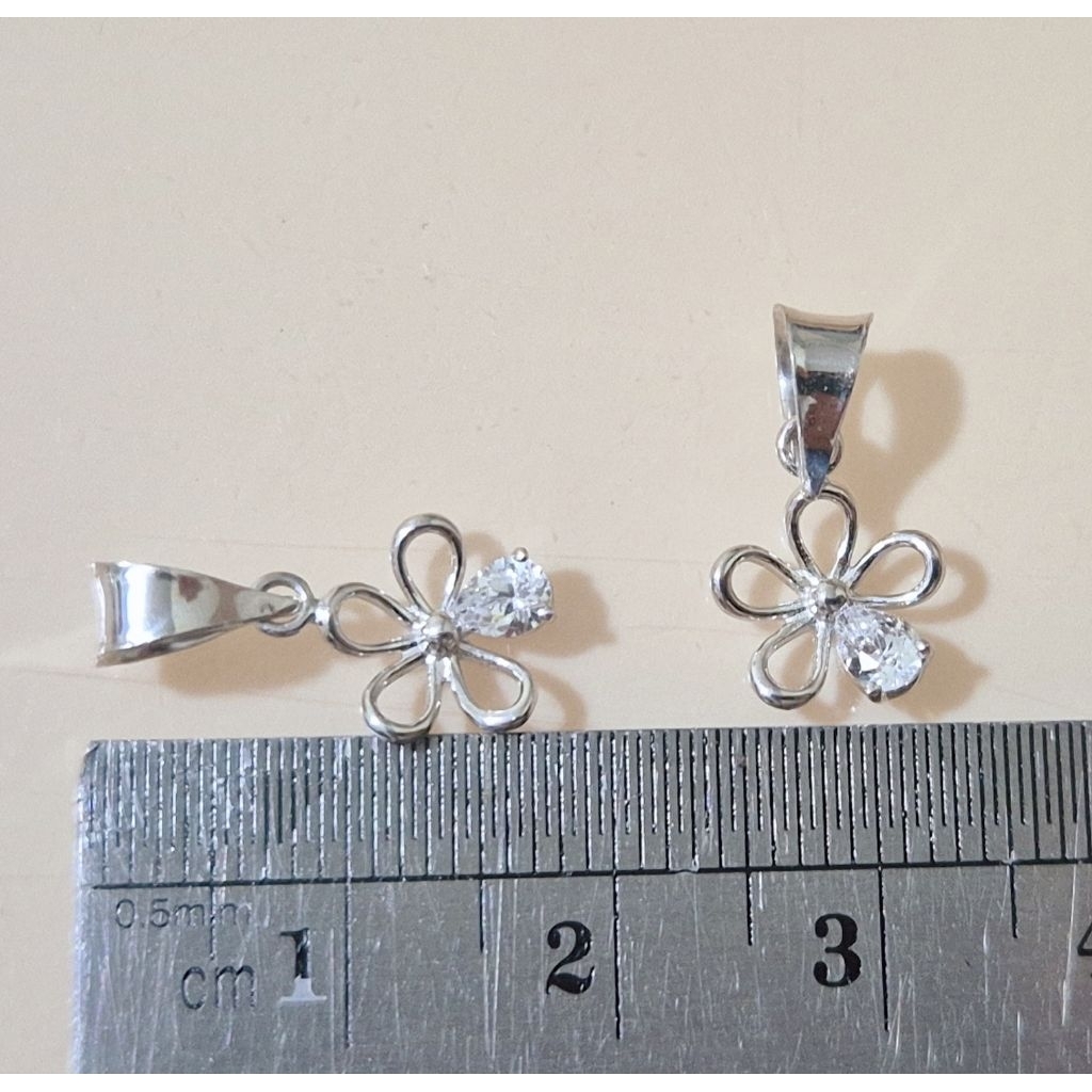 Liontin emas bunga solitare kadar 375/8K