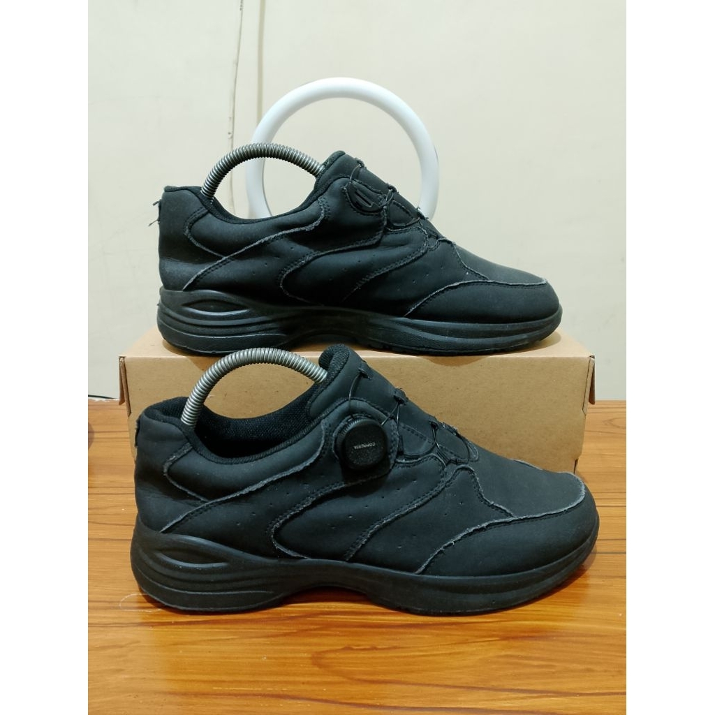 sepatu full black second original buat kerja sekolah