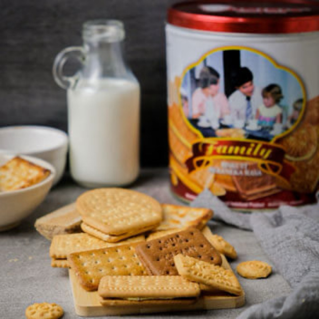 Unibis Family Ass 600Gram - Kaleng