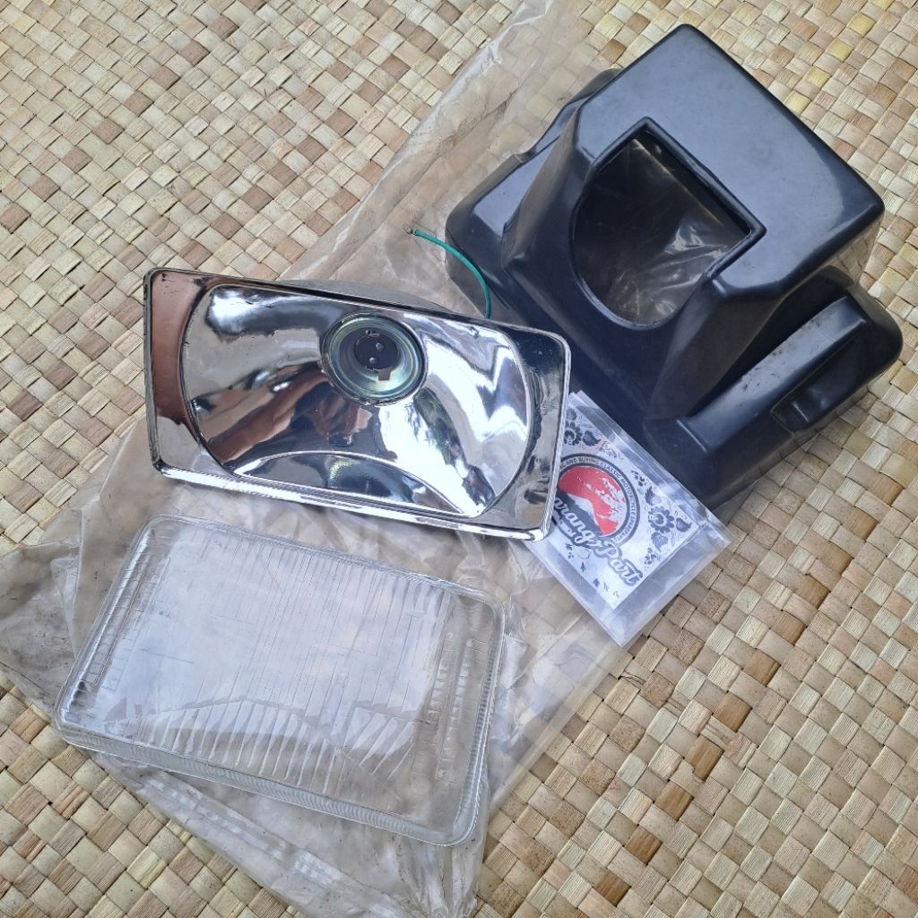 BATOK REFLEKTOR LAMPU DEPAN HONDA WIN