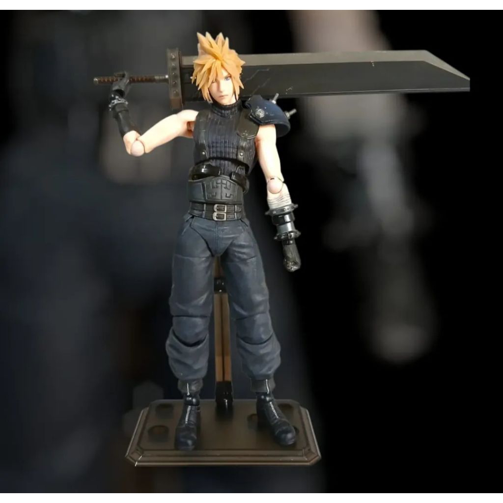 Play Arts Final Fantasy 7 Remake Cloud Strife