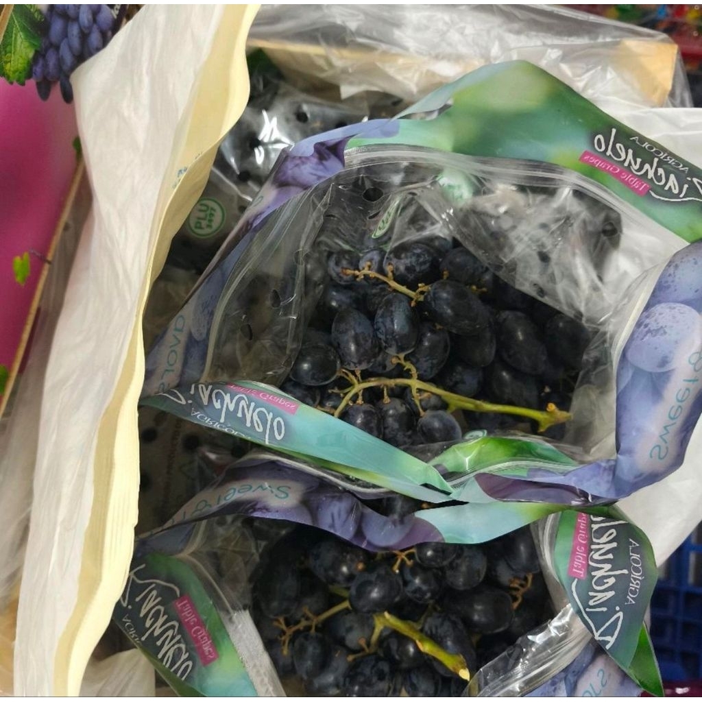 buah anggur sweet black seedles anggur hitam import manis tanpa biji -+ 4kg