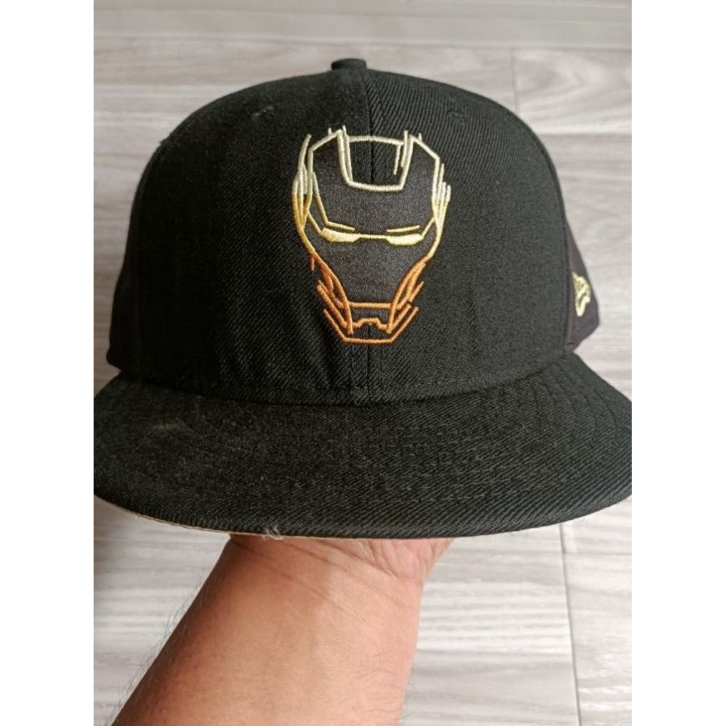 Topi New Era "Iron Man" Black Gold Vintage