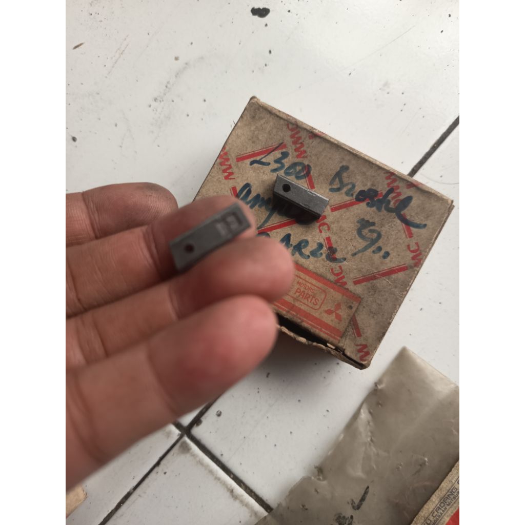 ARANG DINAMO AMPER L300 BENSIN ORIGINAL JAPAN MD607373