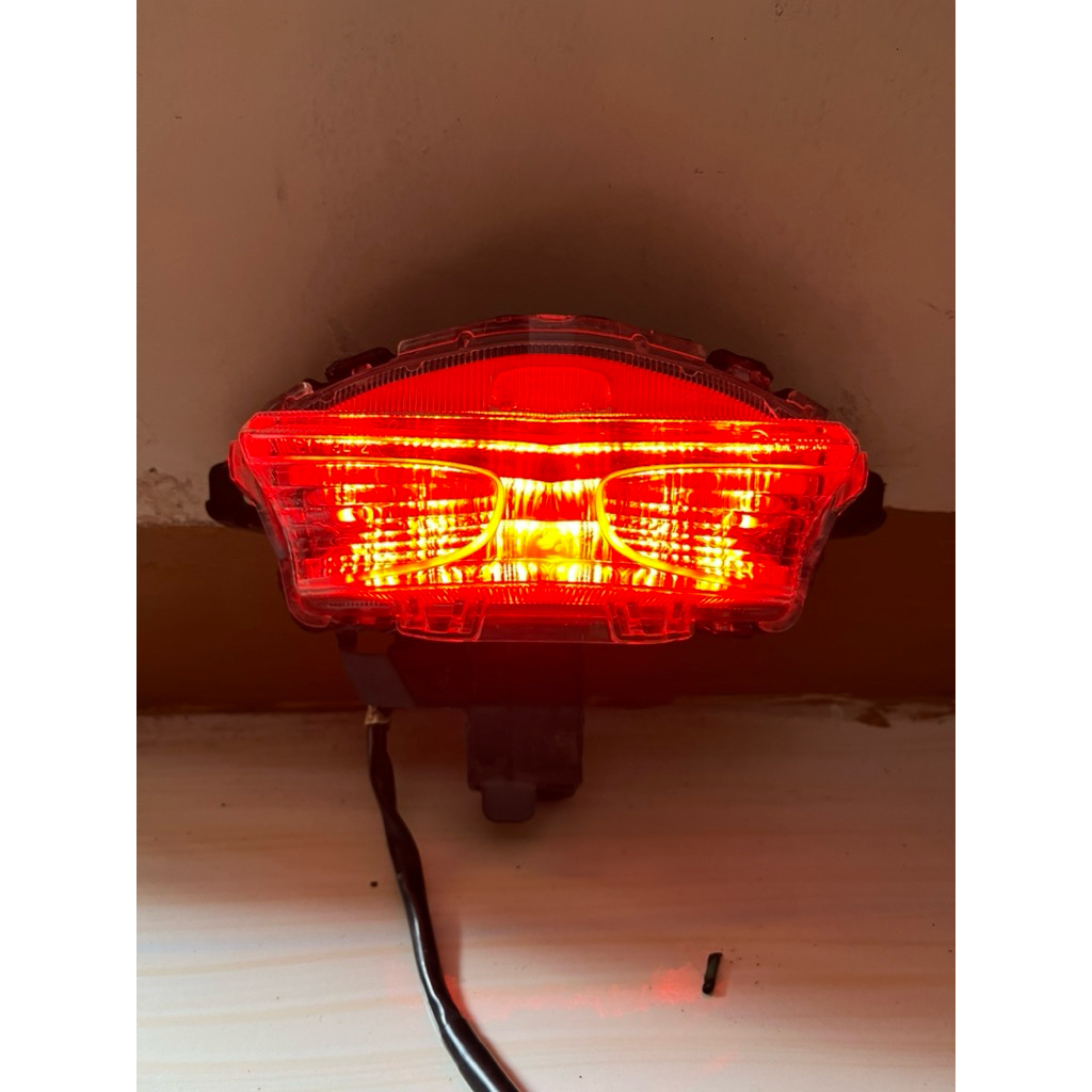 stoplamp lampu rem belakang aerox 155 original