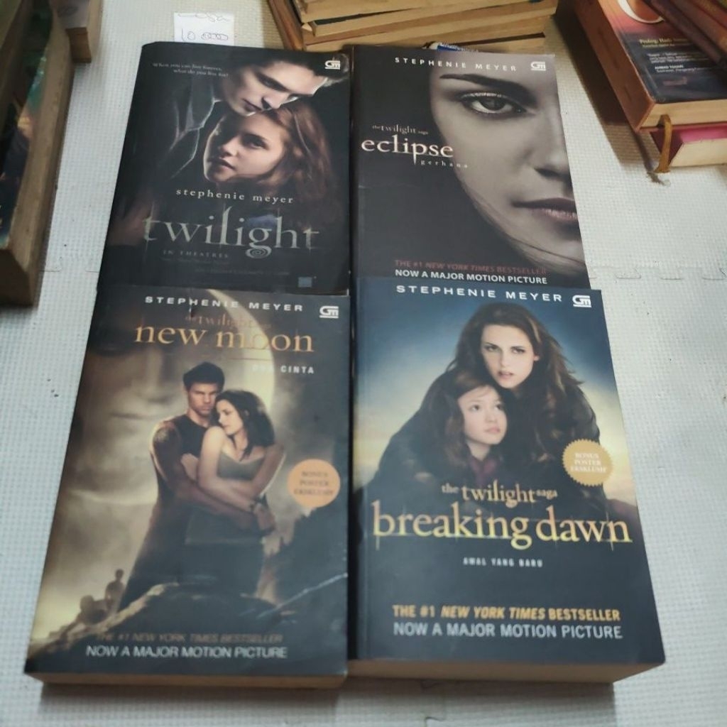 Novel fantasi twilight series full set tamat karya Stephenie Mayer / breaking dawn/ twilight/ new mo