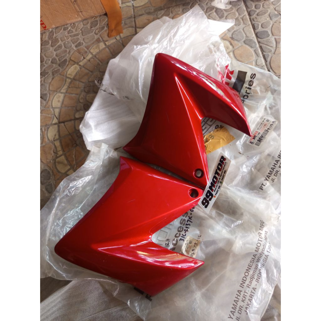 cover sayap tangki kanan kiri merah marun 3C1 yamaha vixion old lama original