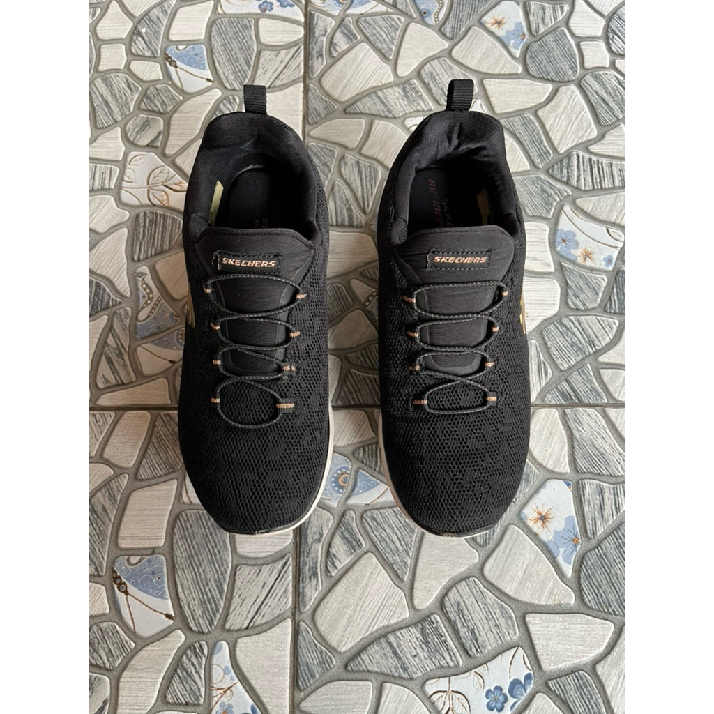 Sepatu Skechers Summits Black