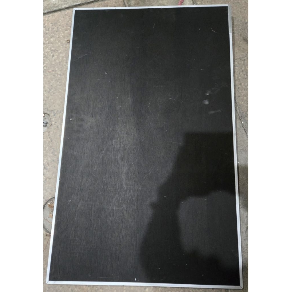 Baru beli salah ukuran jual aja papan tulis White board 100 x 60 asli ori pabrikan jual rugi tuh