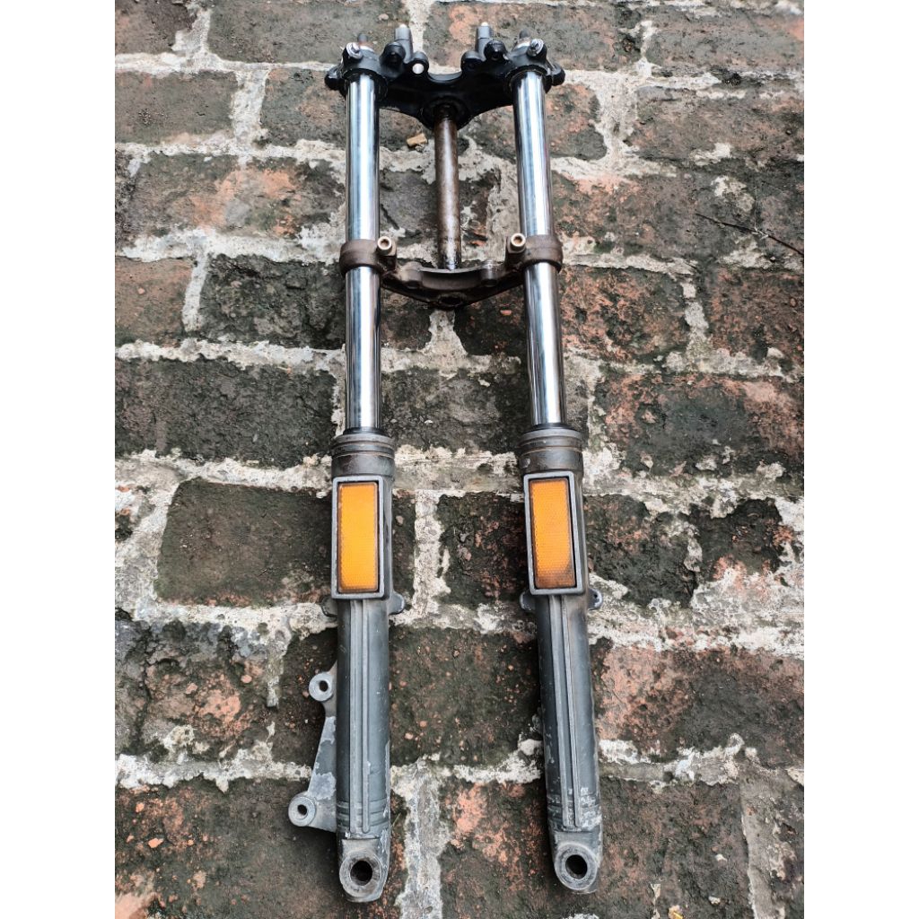 SHOCK DEPAN GARUDA CAKRAM KANAN SHOK DEPAN GL GARUDA CAKRAM KANAN SOK DEPAN GL GARUDA ORIGINAL COPOT