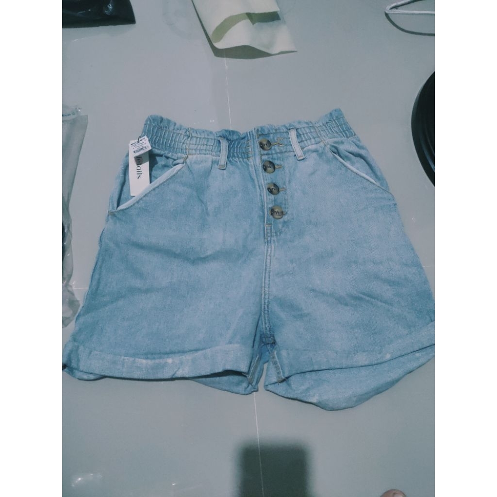 Details Celana jeans pendek wanita