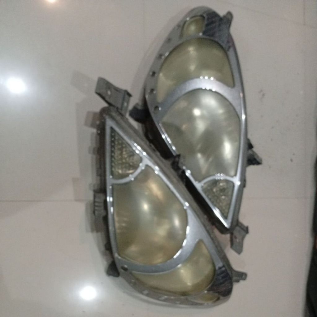 Headlamp Innova 2010 R/L Bekas Upgrade Mobil pribadi
