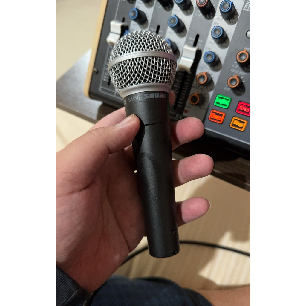 Mikrofon Shure SM58 dengan Suara Profesional dan Tahan Lama