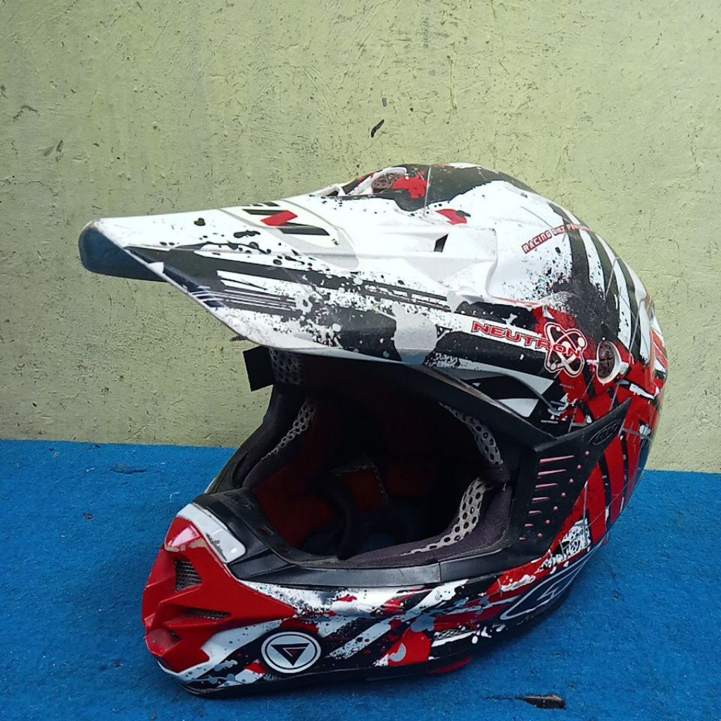 Helm GM cross ukuran L original