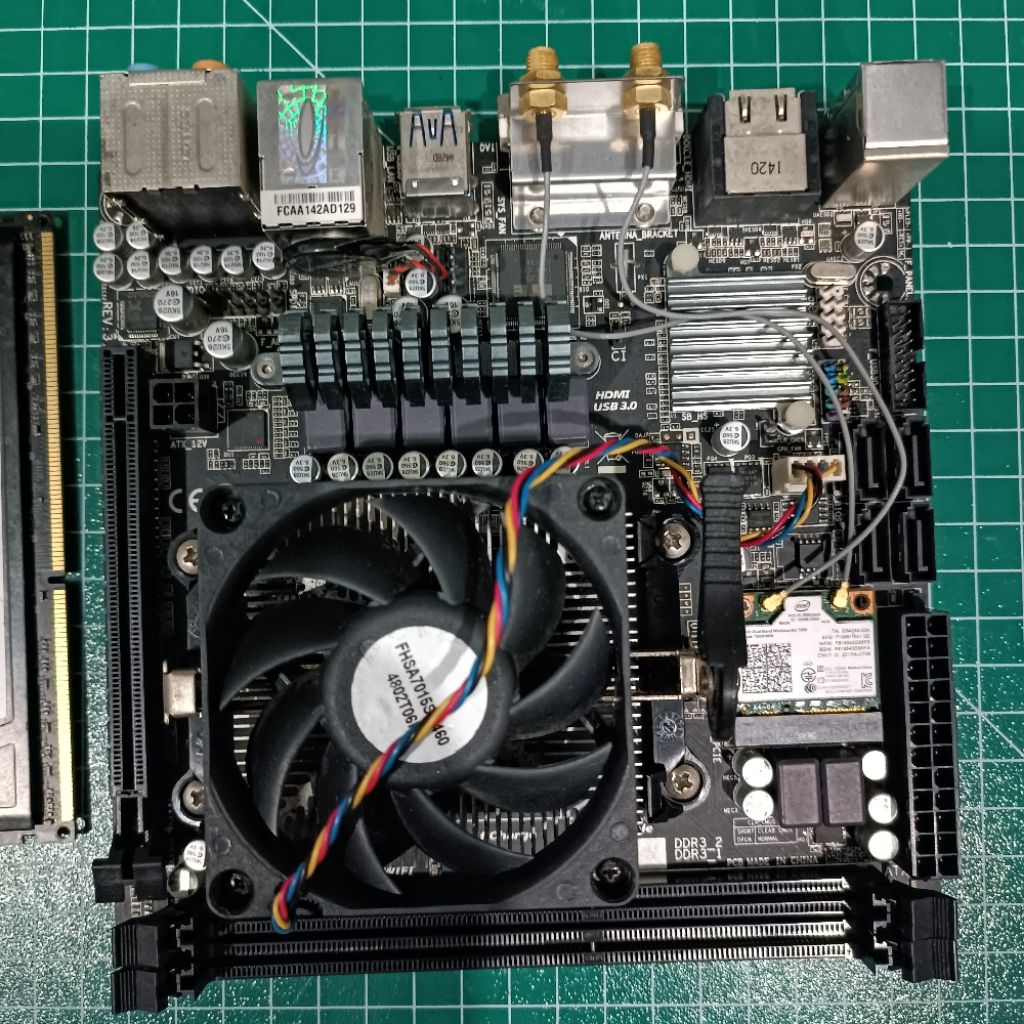 mainboard mini Gigabyte GA-F2a88XN-wifi + prosesor Amd A8-7600