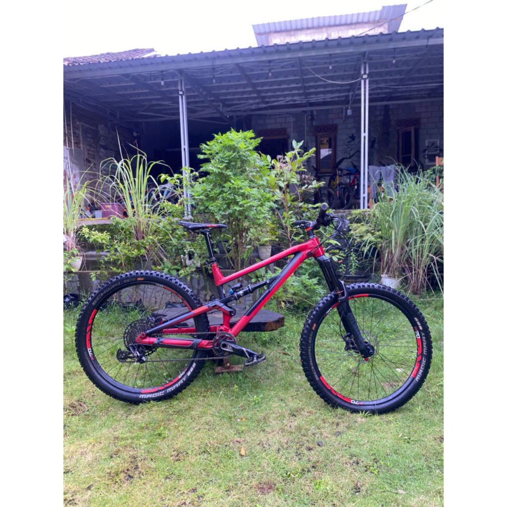 Sepeda Gunung MTB Enduro Polygon Siskiu N8 Size M 27.5