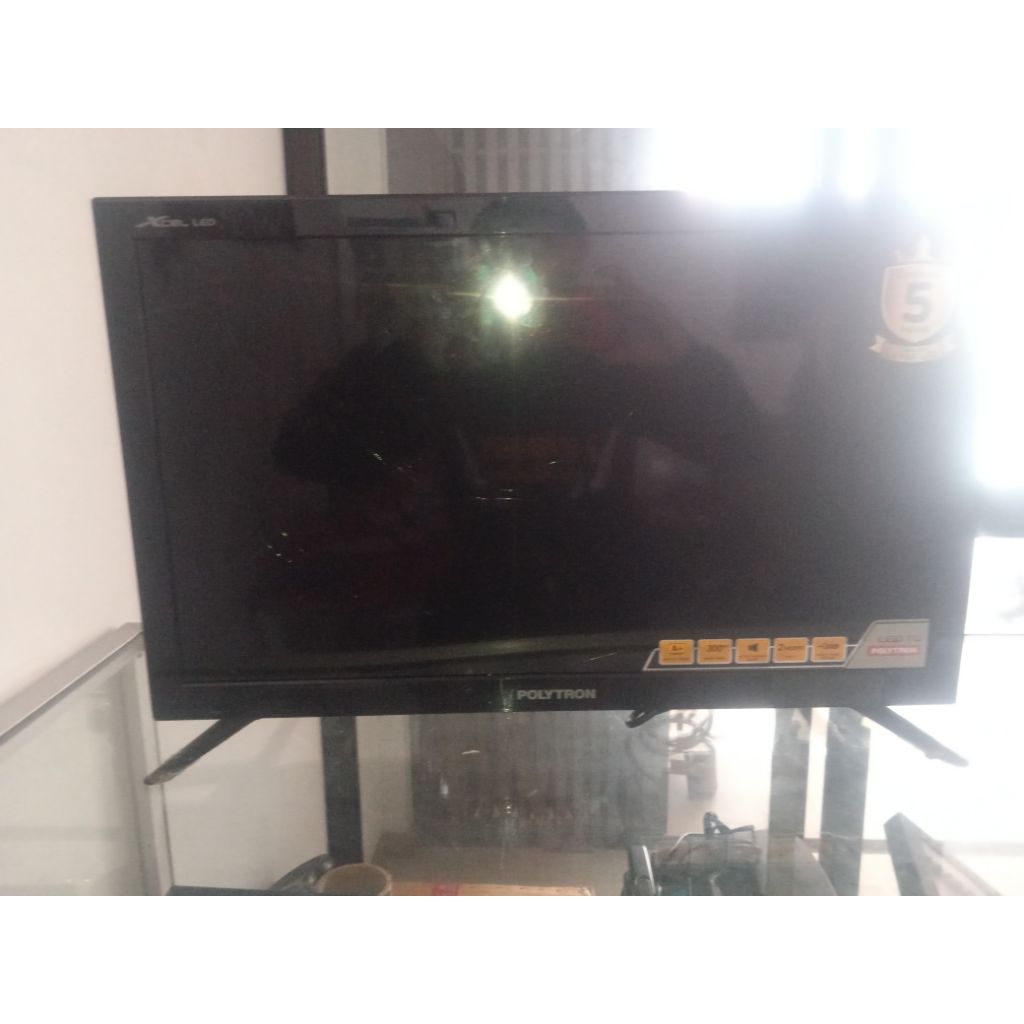 tv Polytron 24inc minus lcd pecah