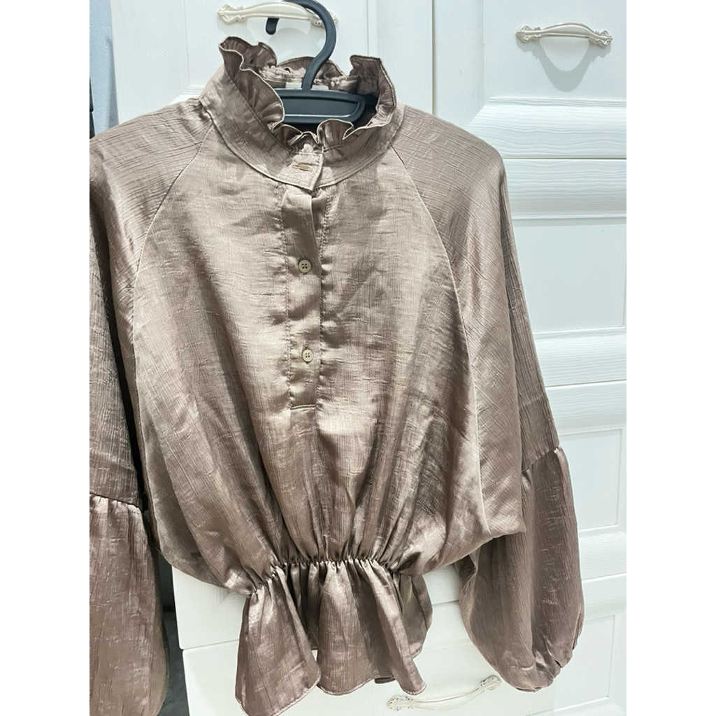cressida blouse silk warna  choco nude