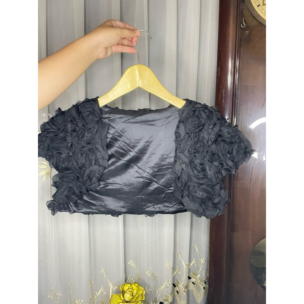 Outer Crop Bunga Hitam Preloved