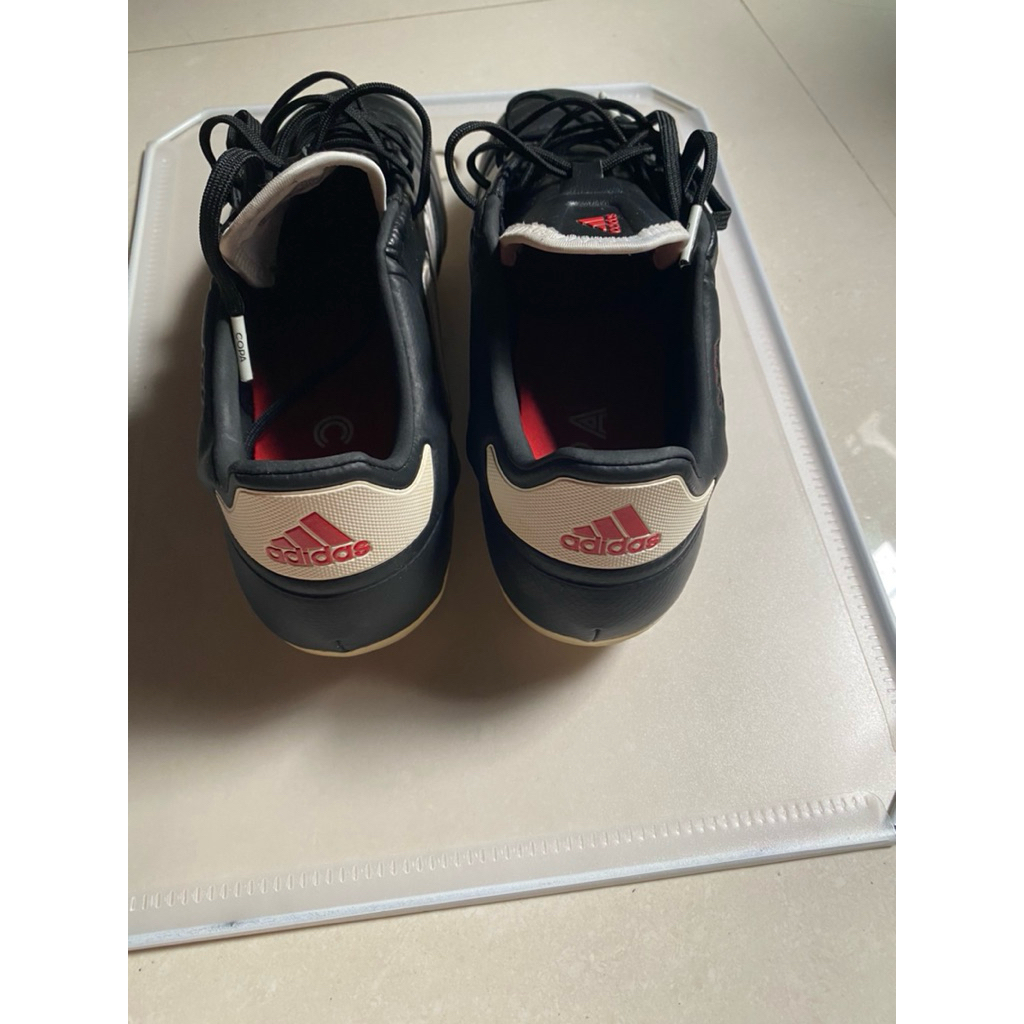 Sepatu bola adidas Copa