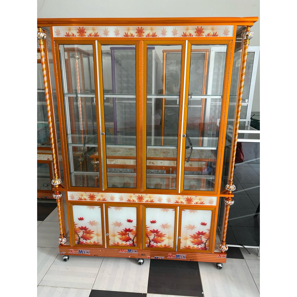 Lemari Hias 4 Pintu Alumunium ulir minimalis Full Kaca dan keramik homefurnishlampung