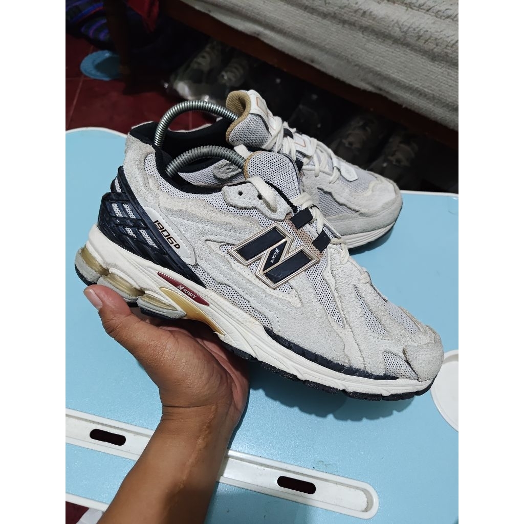 Sepatu Sneaker New Balance 1906D Size 41.5 Original Kondisi Second Pemakaian