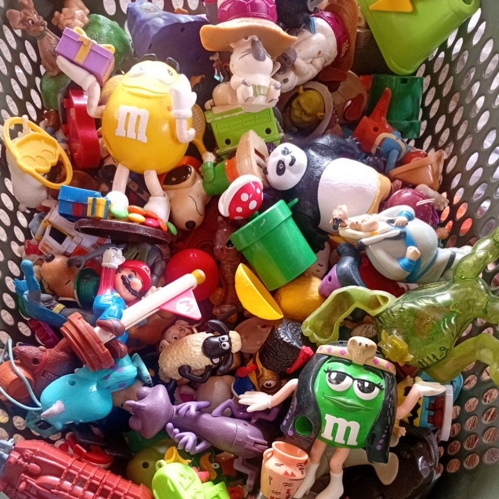 Mainan Mcd Kfc Minion Mario Snoppy dll (bisa pilih)