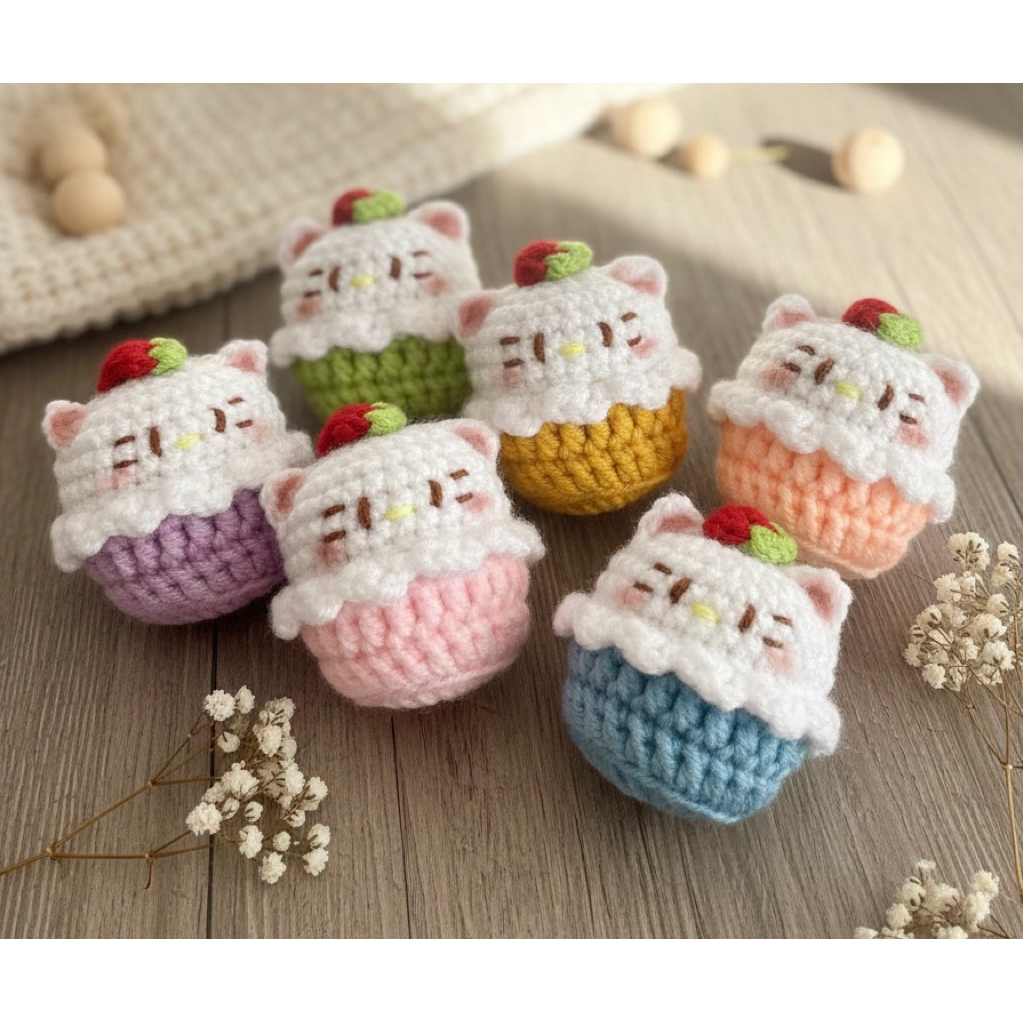keychain, bag charm amigurumi cupcake cat