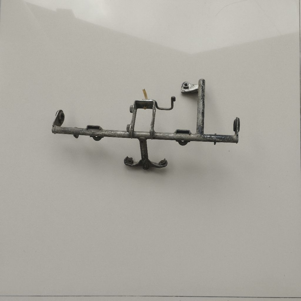 Braket dudukan sayap depan Honda Supra X 125 helm in