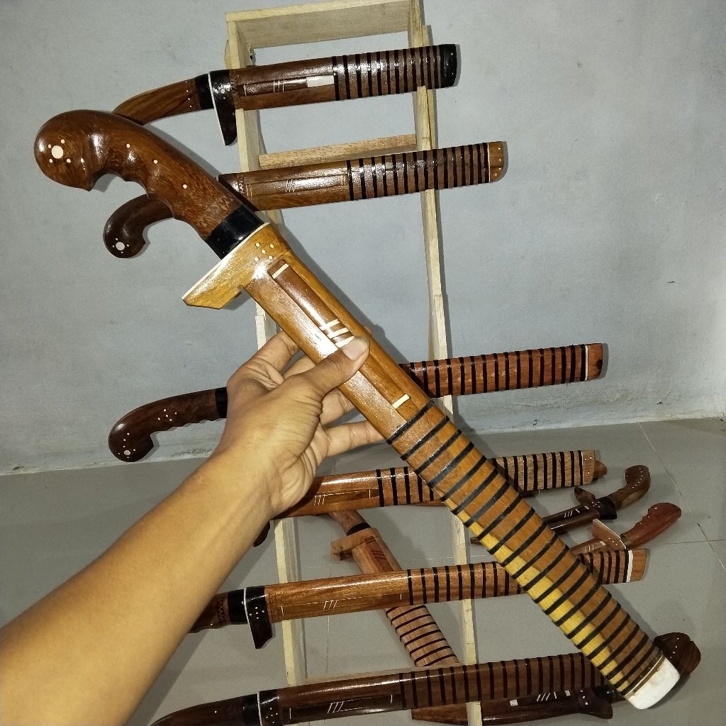 golok bahan baja per mobil