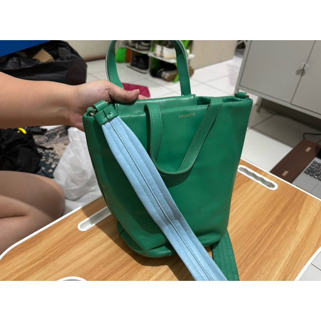 Preloved bag brand avec moto