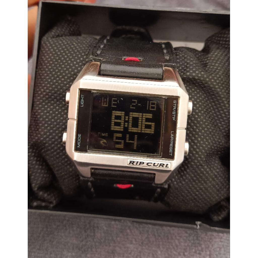 Jam Tangan Original Preloved Ripcurl A-2014 Link
Classic Surf Watch