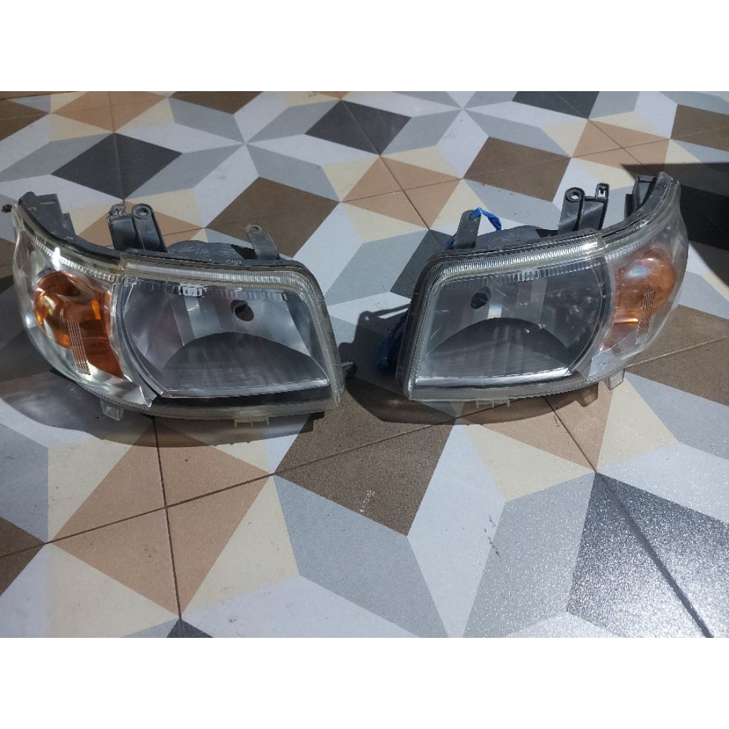 HeadLamp Lampu depan Lampu utama Sepasang Mobil Suzuki APV / Pick Up Original Second