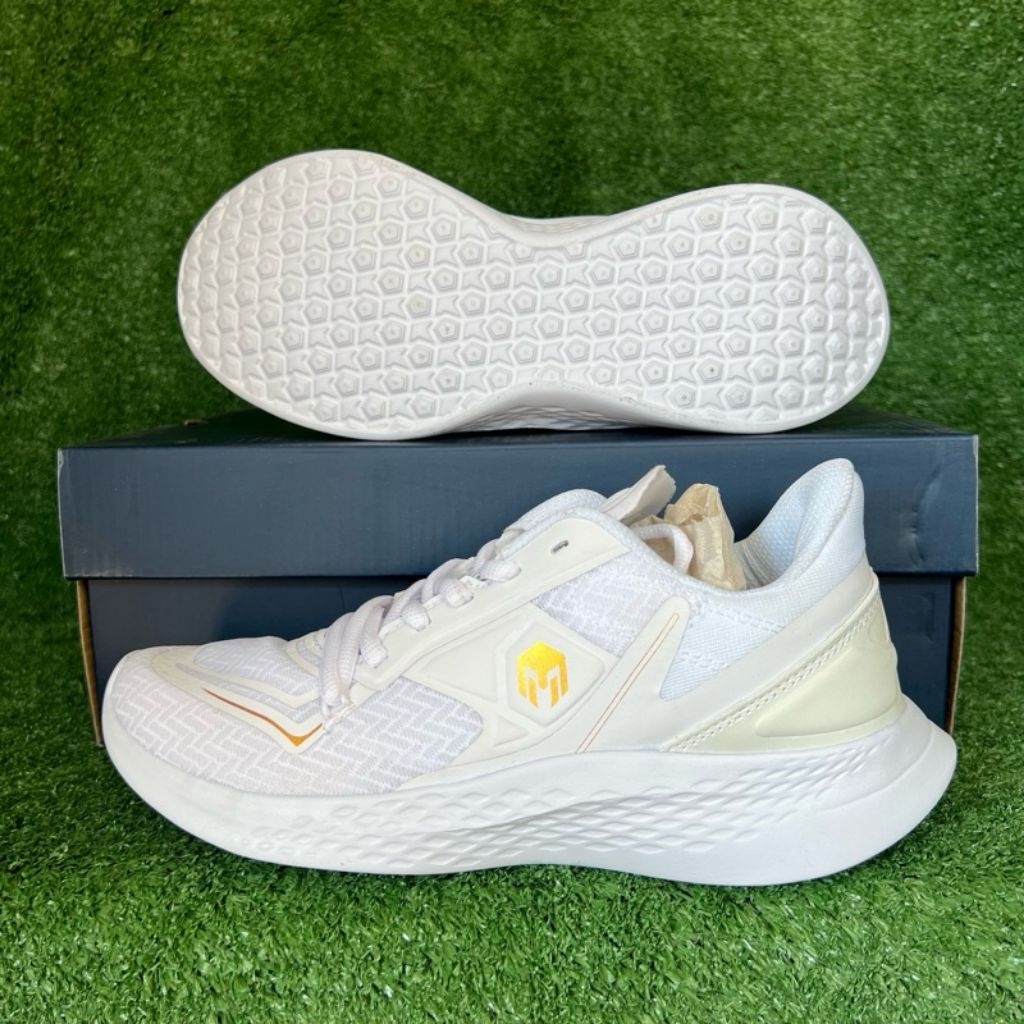 Sepatu Running Mills Treximo Omega White Gold