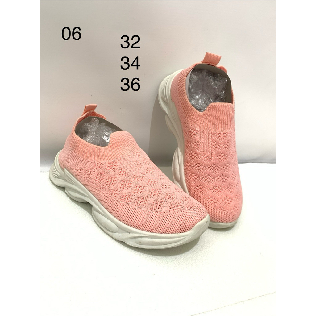 sneakers anak import/sepatu anak import/sepatu rajut