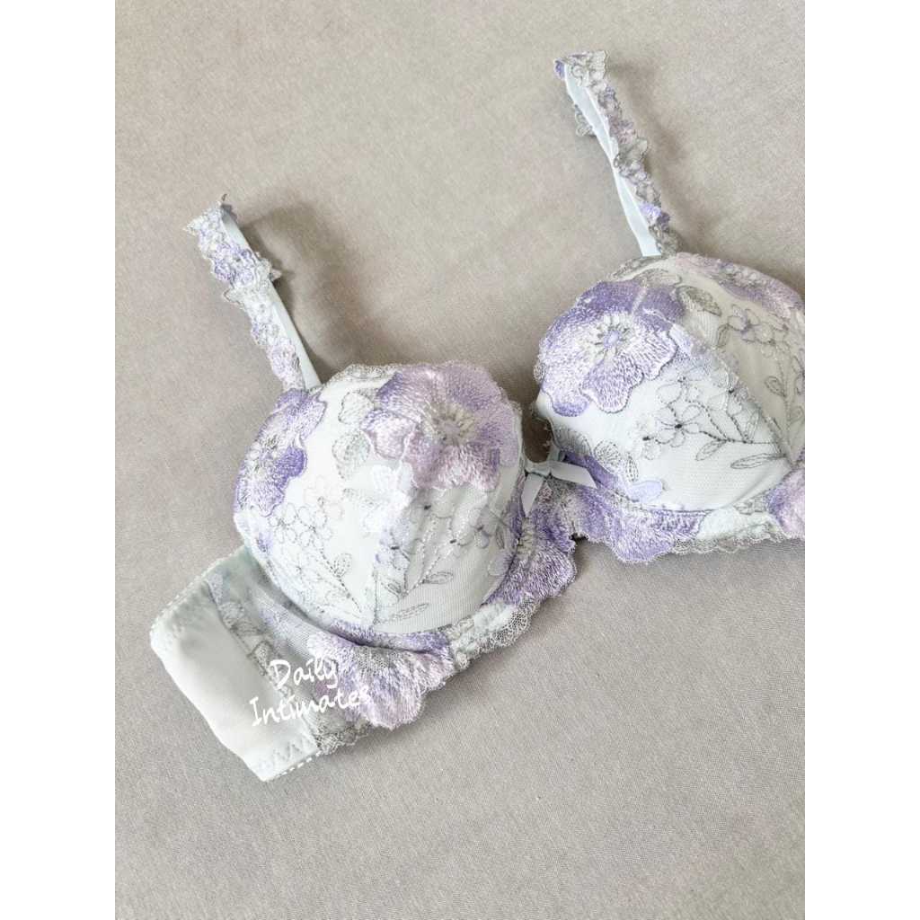 Triumph Wired Embroidered Bra (Padded Removable) Motif Cantik Bordir - Bra Ada Kawat - 1227