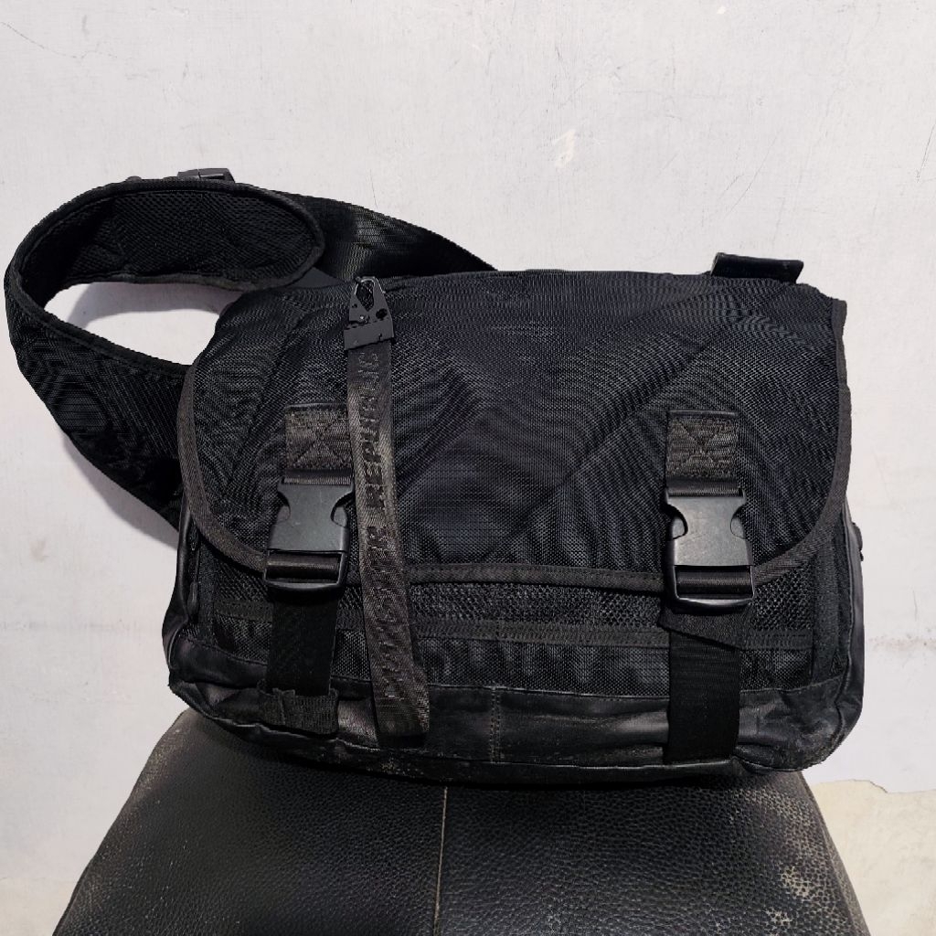 Moster Republic Messenger Bag /tas selempang monster Republic