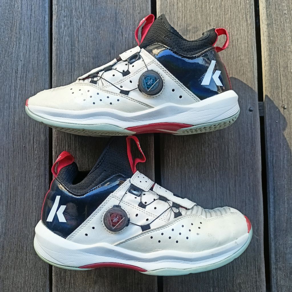 Sepatu badminton sz 41 second(kawasaki boa)