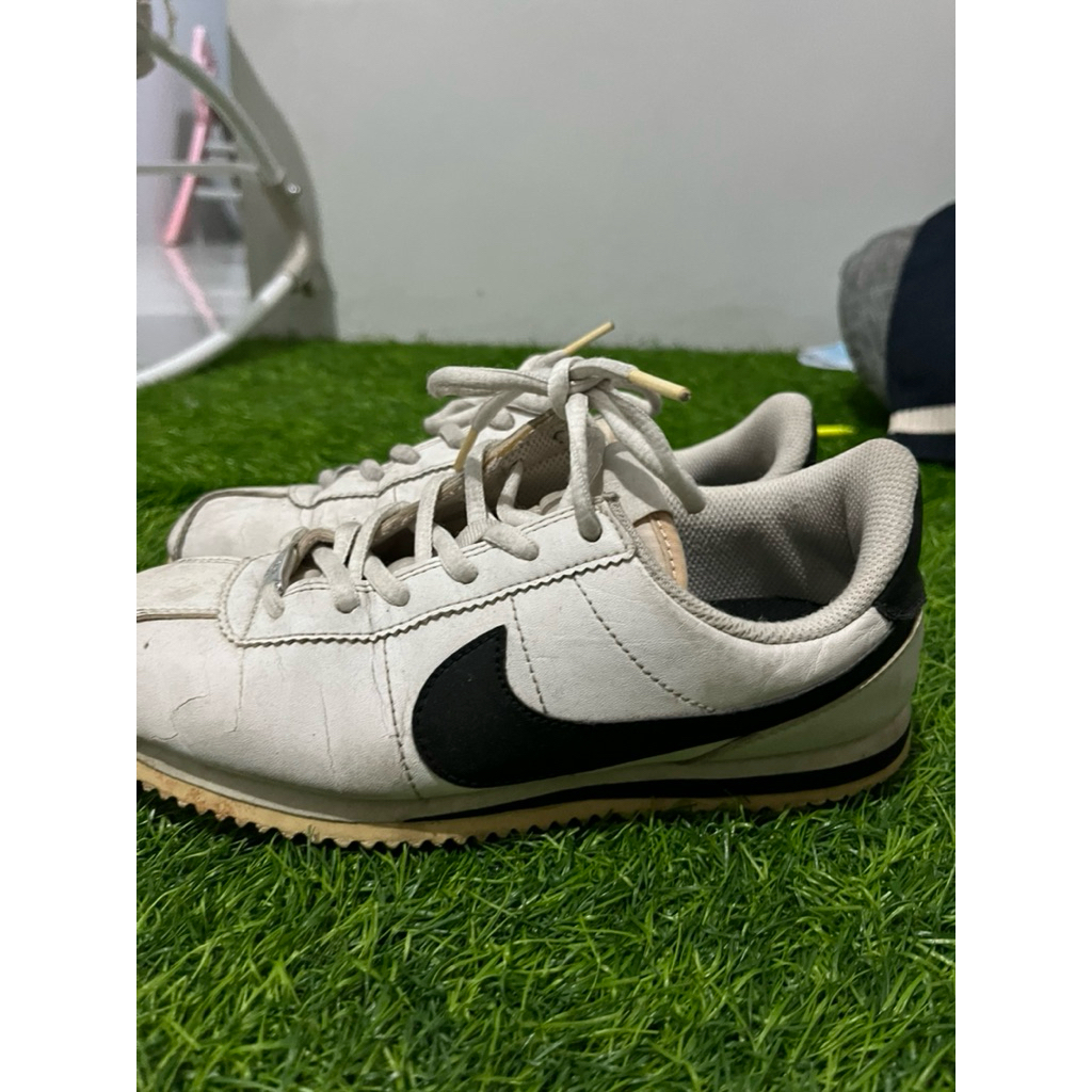 Preloved Nike Cortez Black white