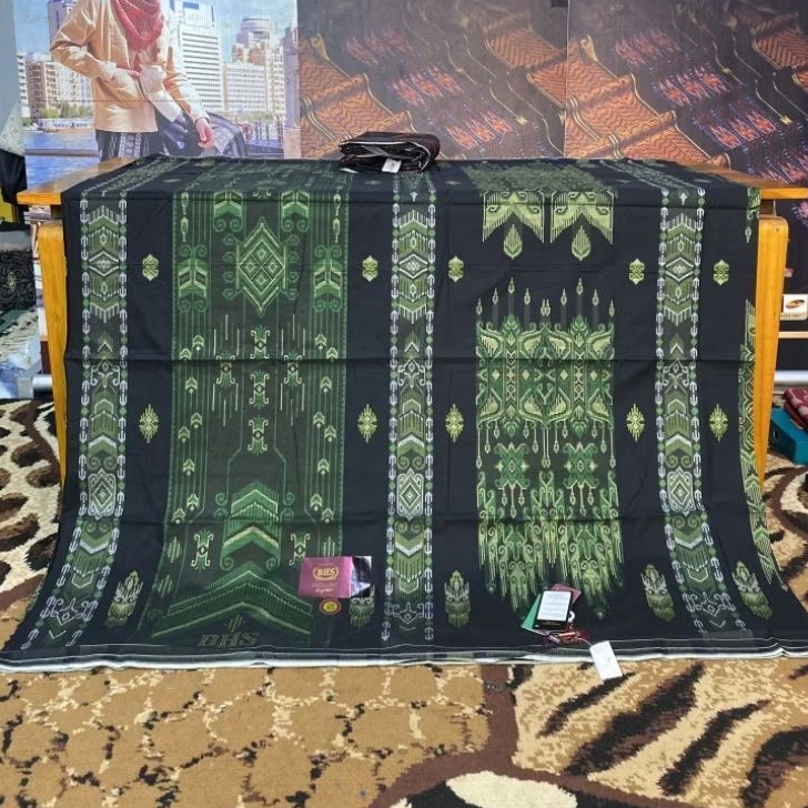 SARUNG BHS EXCELLENT HITAM HIJAU MOTYF TRRBARU