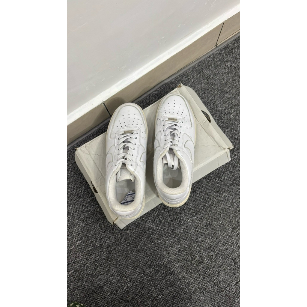 preloved sepatu nike air force - ori