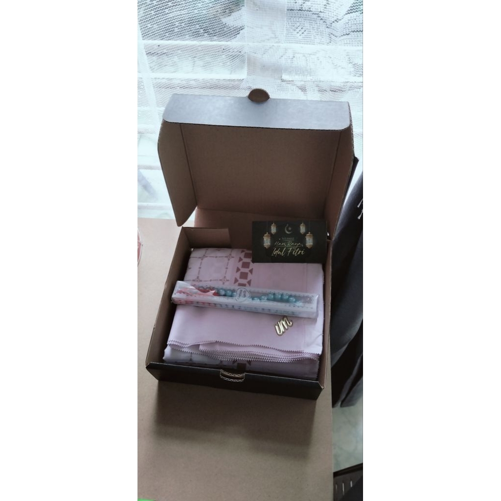 hijab jilbab kerudung tasbih paket hempers lebaran umroh oleh oleh haji sauvenir pernikahan khitanan