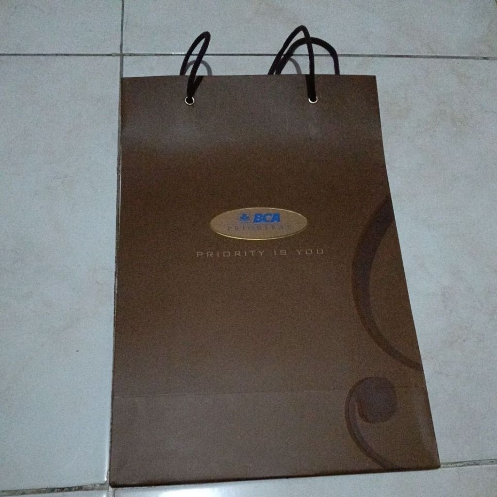 Paper bag Bank BCA prioritas 20*35
