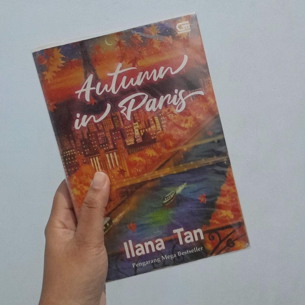 Novel Preloved Autumn in Paris - Ilana Tan
