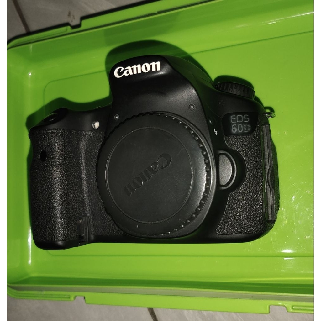 Canon 60d second mulus + 2 lensa