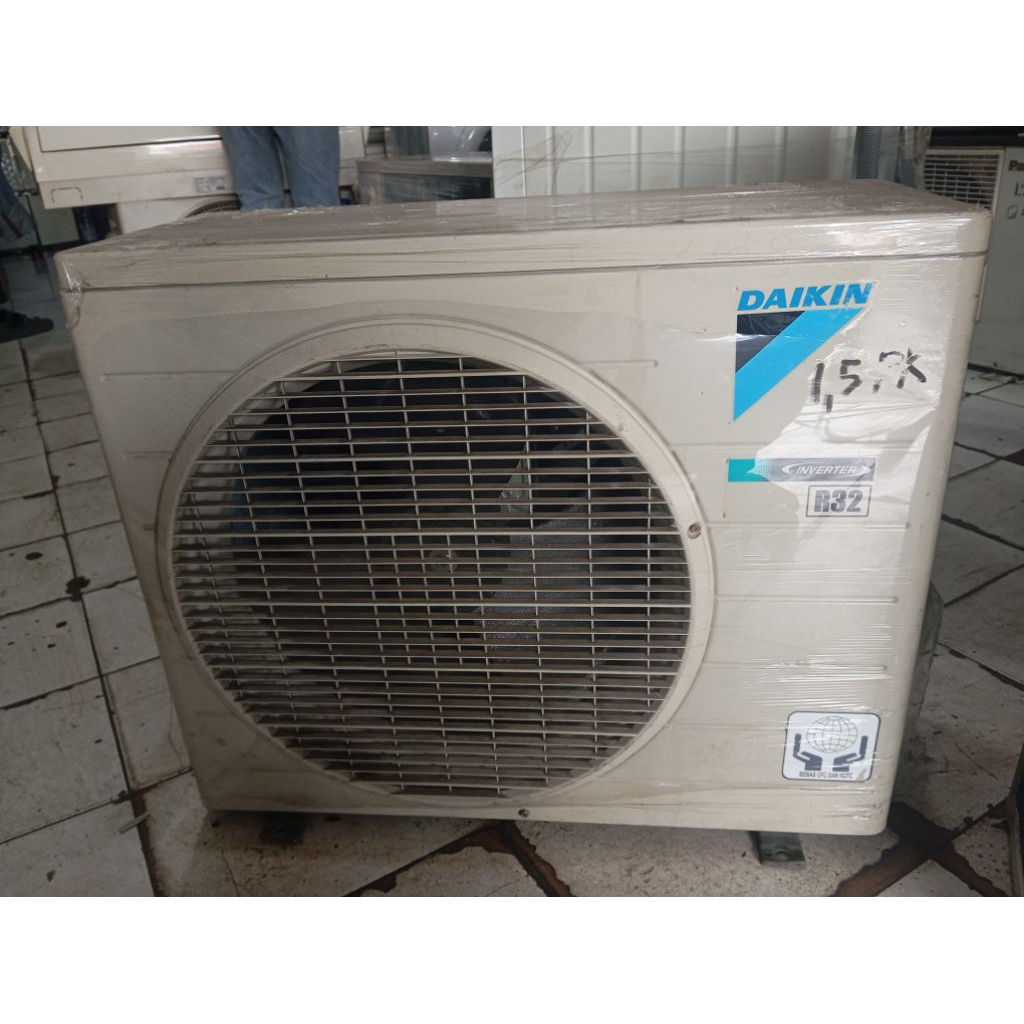 AC DAIKIN 1.5 PK INVERTER PLUS PASANG