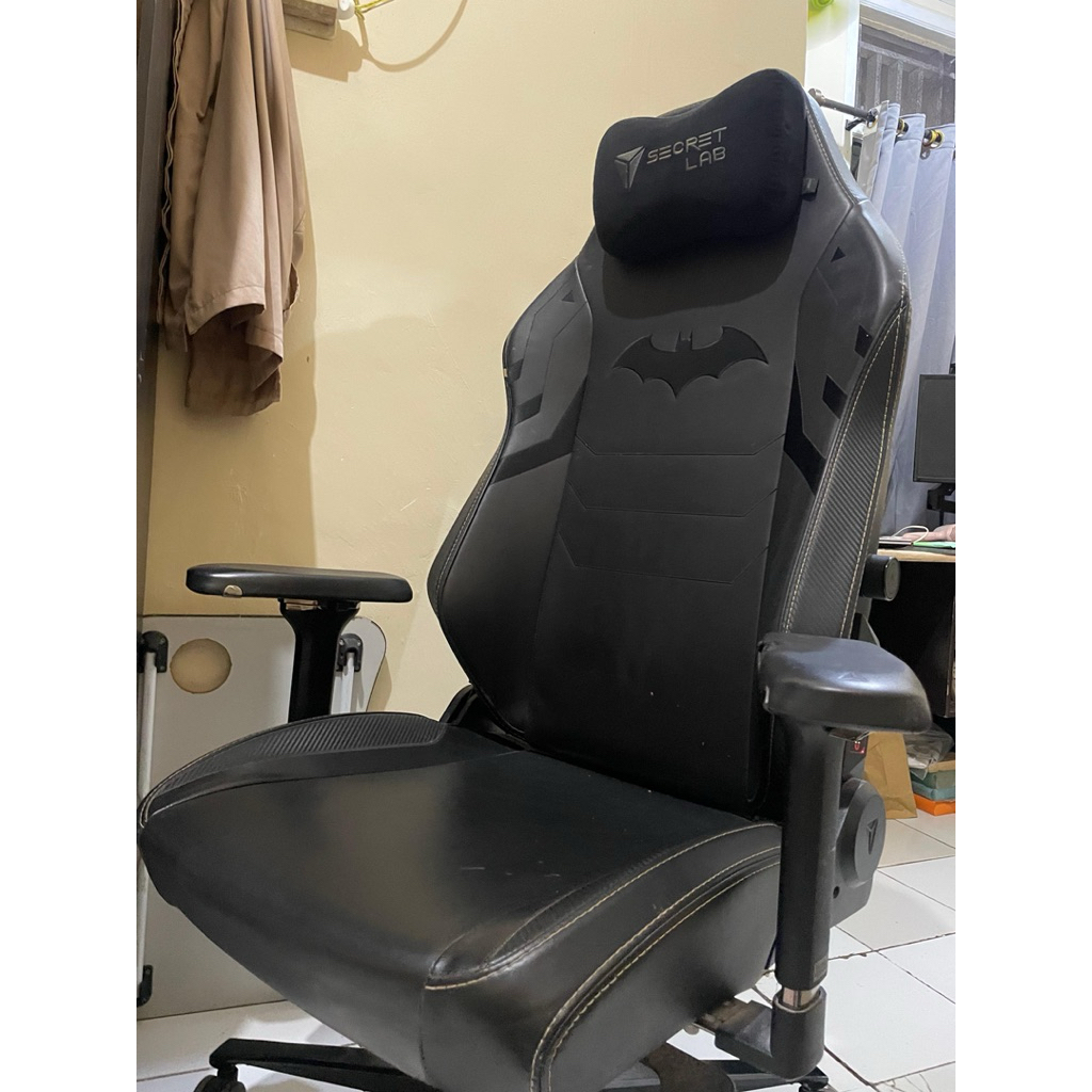 SECRETLAB DARK KNIGHT